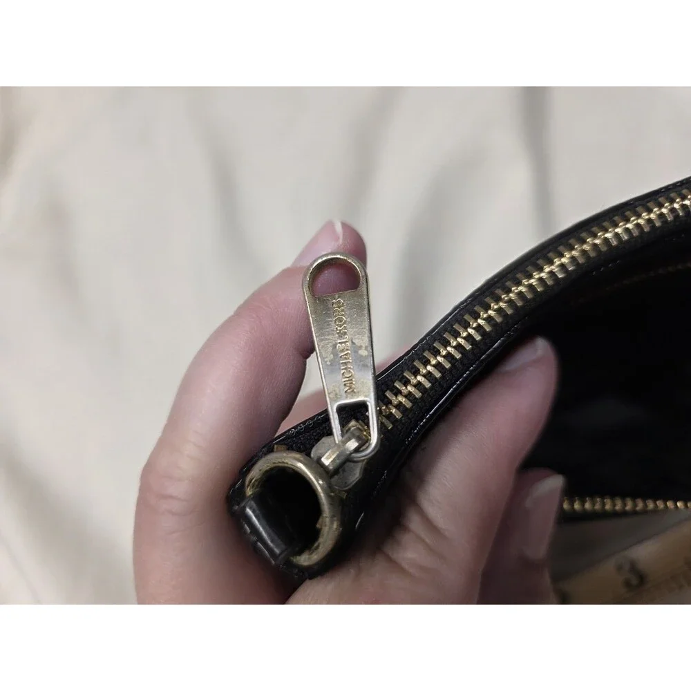 Michael Kors zipper closures